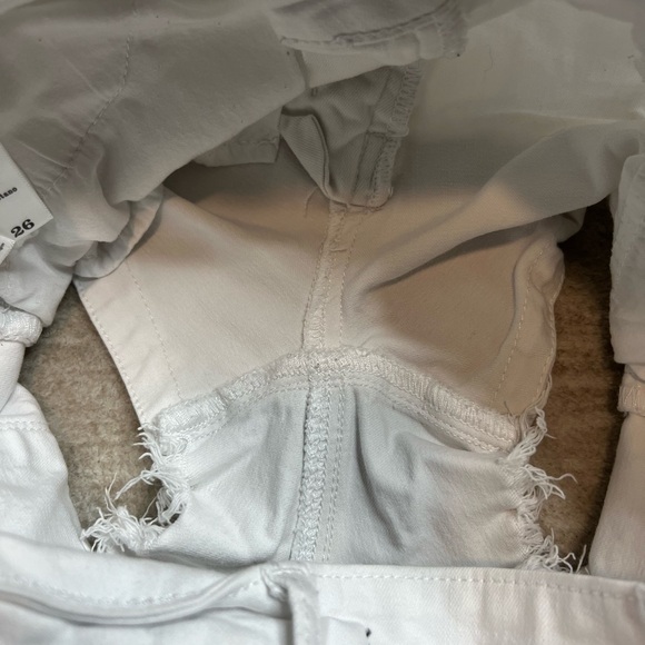 Buckle KanCan White Distressed Raw Hem Front Frayed Jean denim Shorts Size 5 /26 - Picture 7 of 7